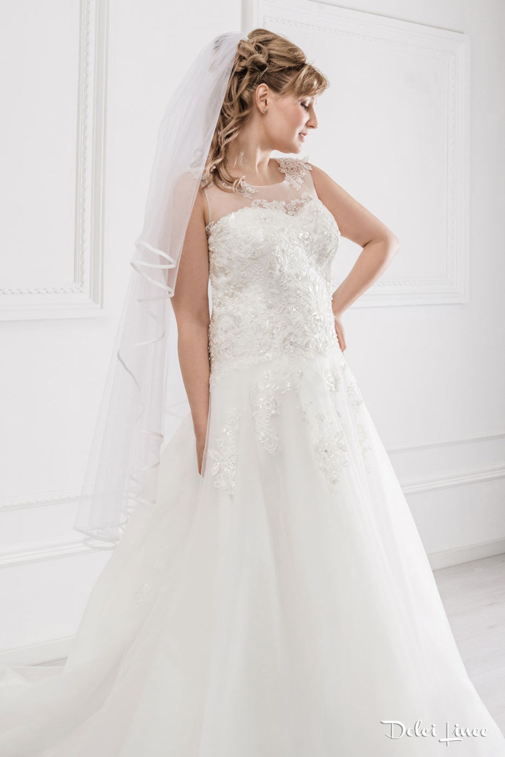 Dress in tulle and embroidered lace - LX32 