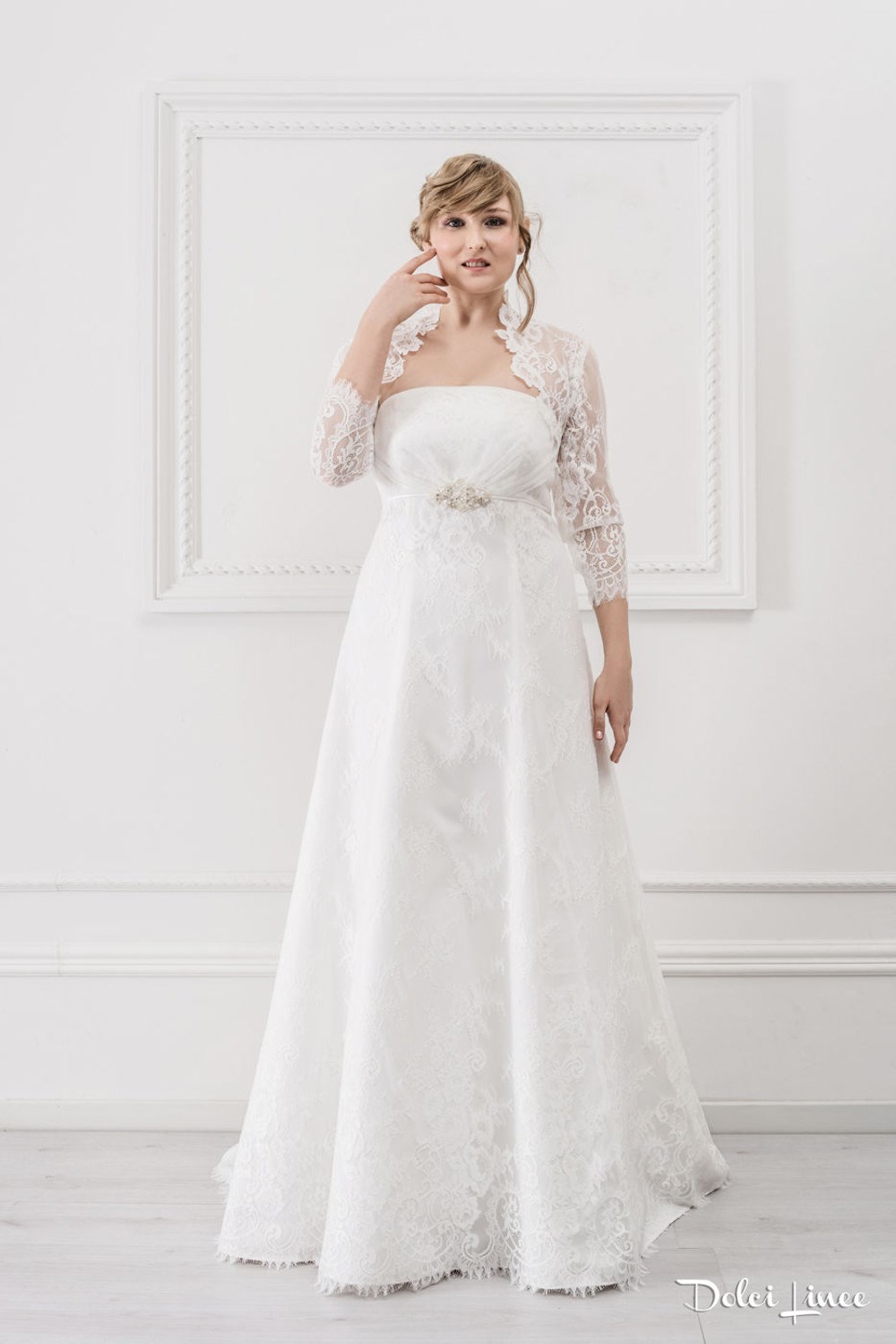 Wide dress in tulle and embroidered lace - LX36 