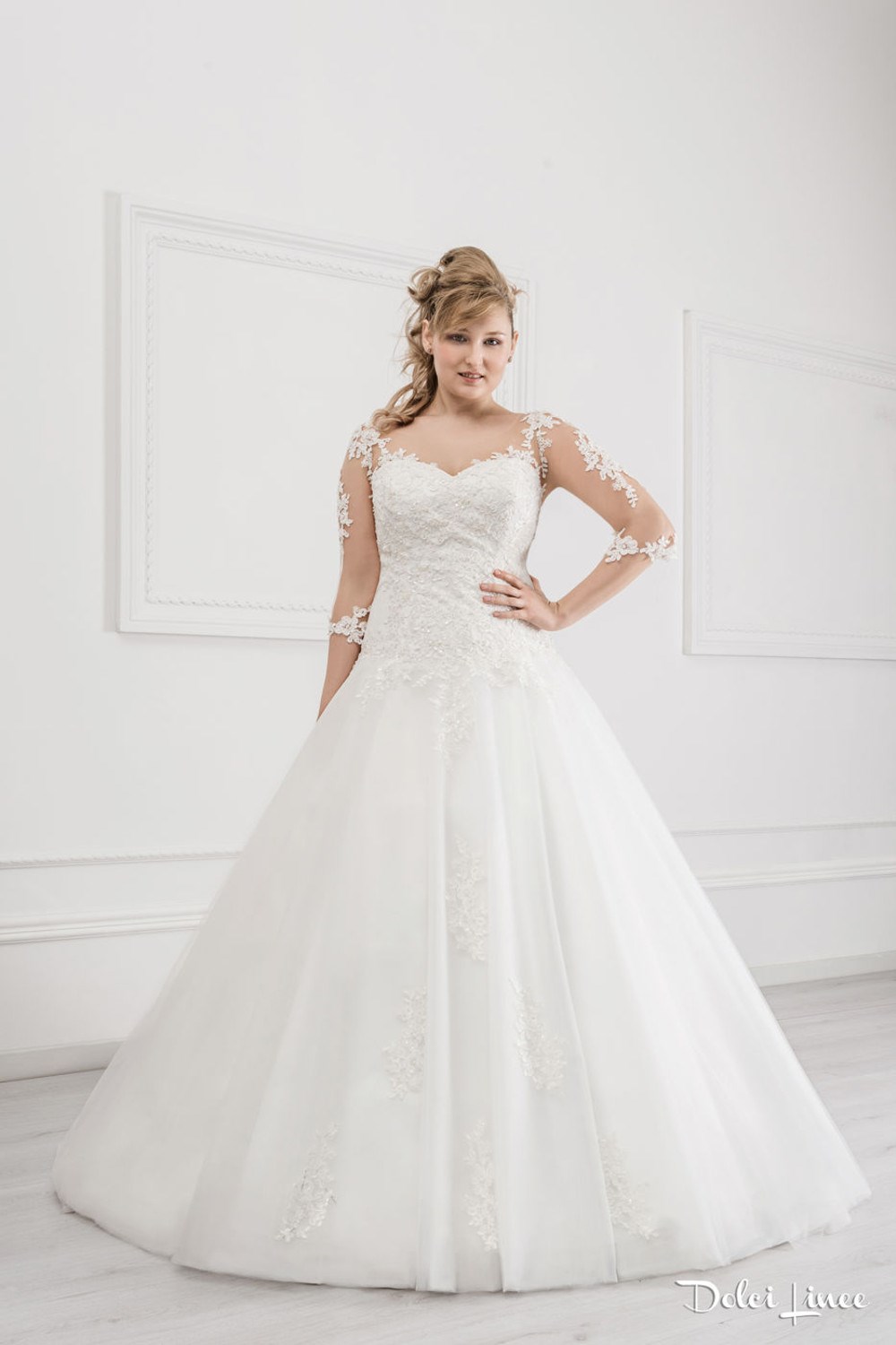 Wide dress in tulle and embroidered lace - LX38 