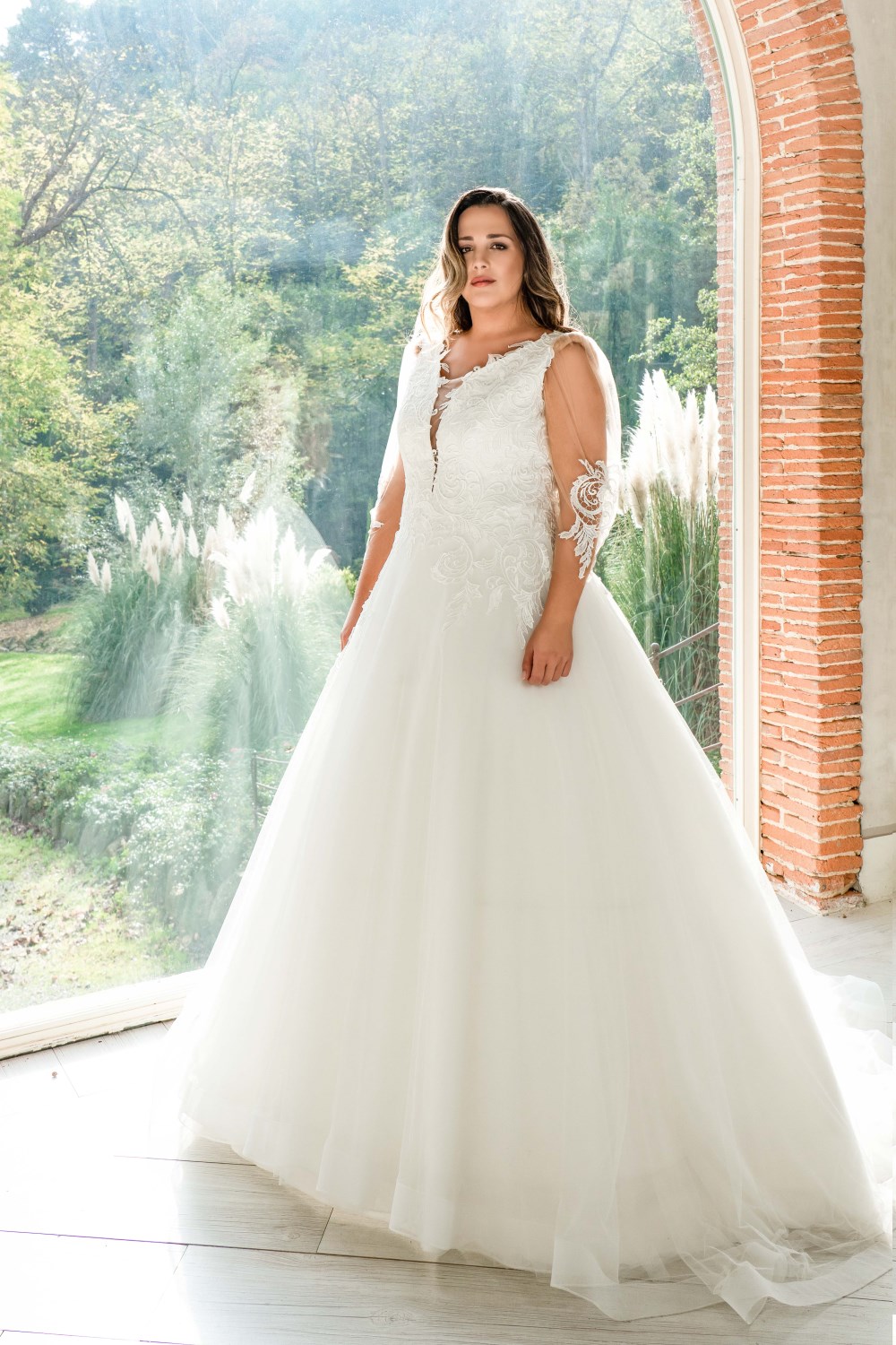Wedding Dress Model LX083 | Sweet Lines Collection