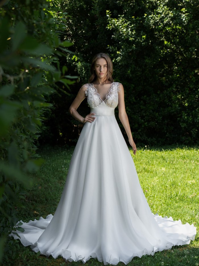 Wedding dresses - S524