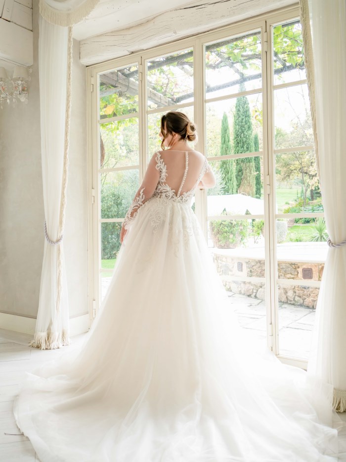 Ivory tulle dress with embroidered applications - LX082 